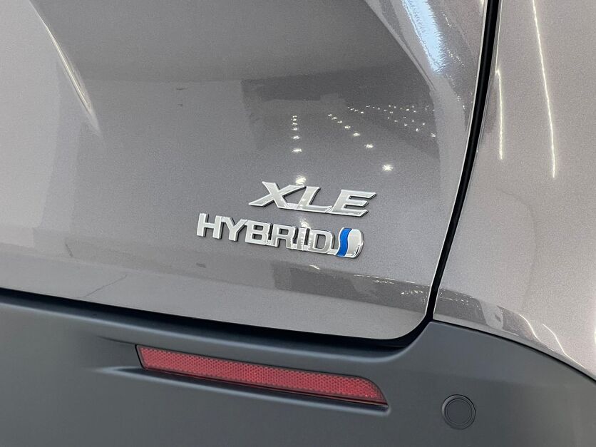 Toyota SIENNA 2.5 Hybrid Luxe XLE