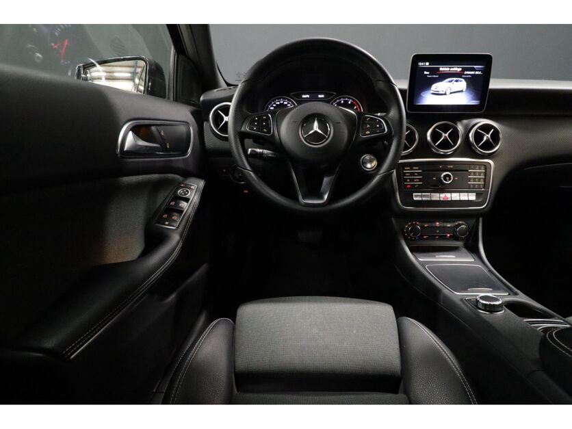 Mercedes-Benz A-klasse 160 AMG Sport Edition [CAMERA, AMG STOELEN, LED, 18" LM, FLIPPERS, STOELVERWARMING, BLUETOOTH, NIEUWSTAAT]